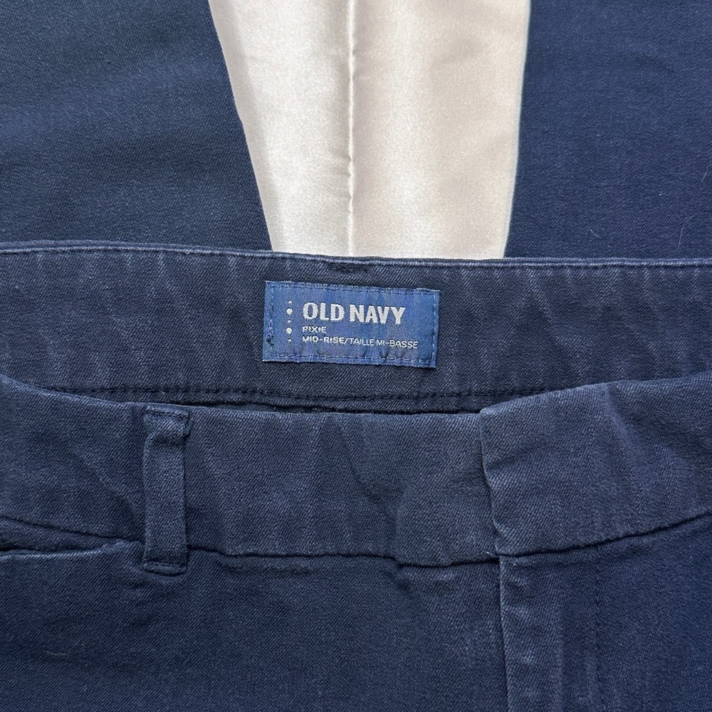 Old Navy Women's Navy Pixie Pants - Picture 3 of 3